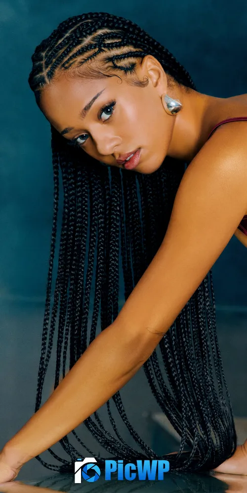 Manon Braided hair 3K Mobile Wallpaper