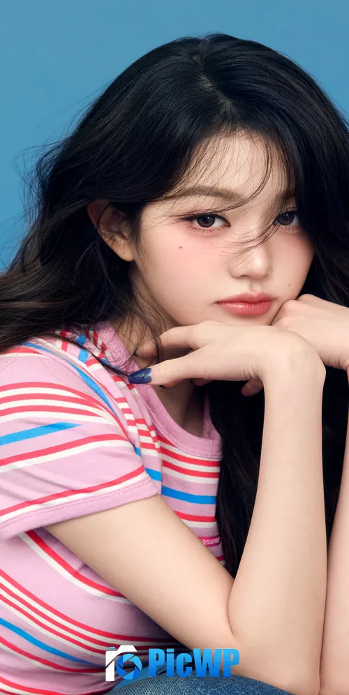 Jang Wonyoung Blue background 3K Mobile Wallpaper