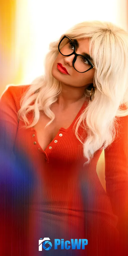 Mikaela Hoover Cat Grant 3K Mobile Wallpaper