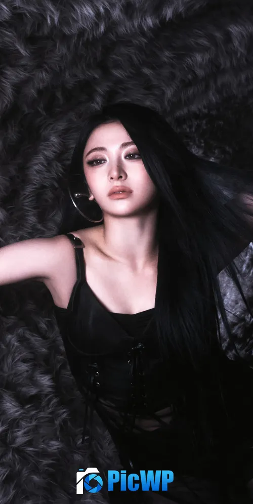 Huh Yunjin Hot 3K Mobile Wallpaper