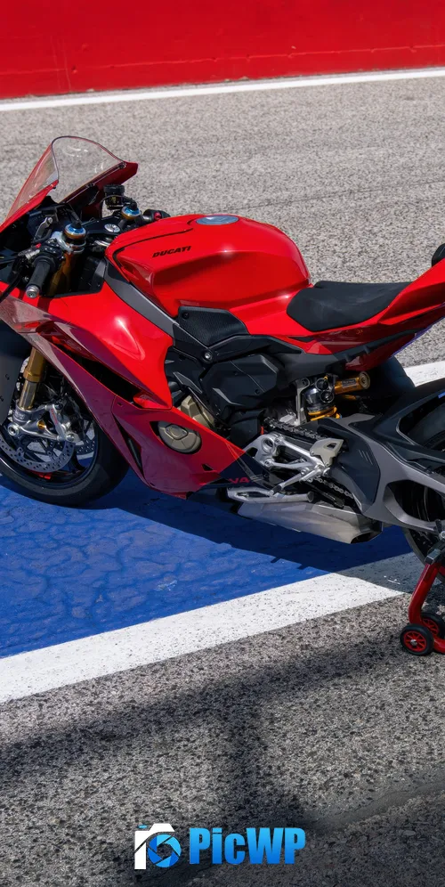 Ducati Panigale V4 Race track 3K Mobile Wallpaper