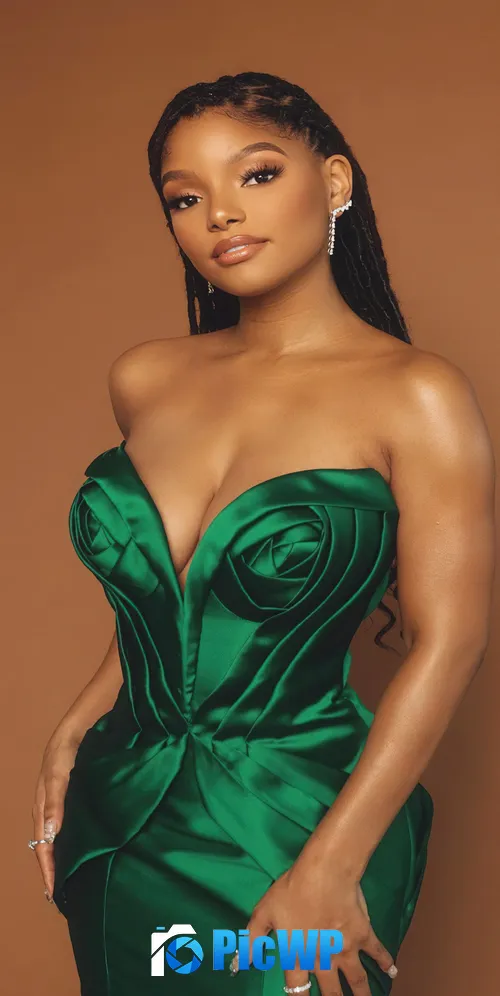 Halle Bailey 3K Mobile Wallpaper