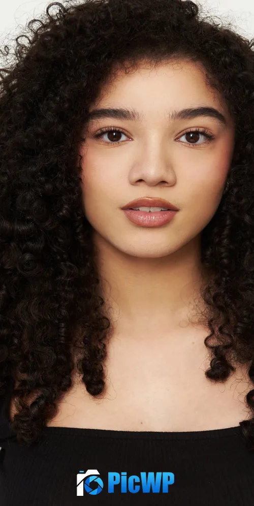 Malia Baker iPhone 3K Mobile Wallpaper