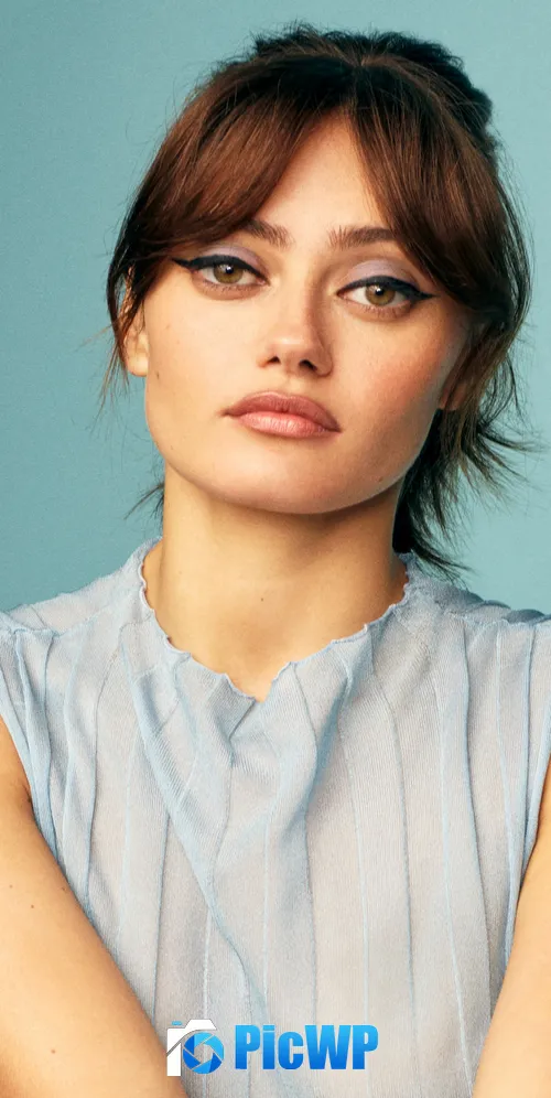 Ella Purnell 3K Mobile Wallpaper