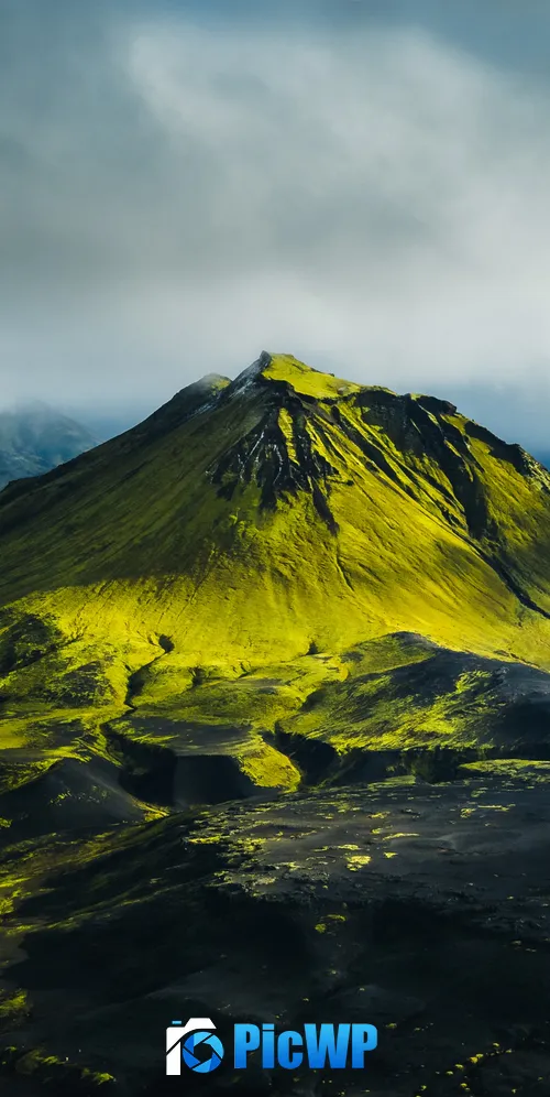 Maelifell Volcano 3K Mobile Wallpaper