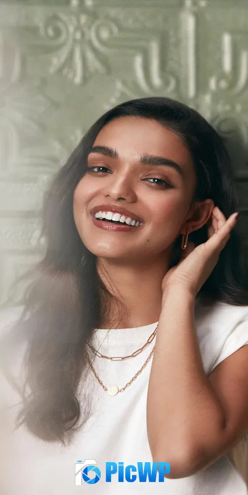 Rachel Zegler Smile 3K Mobile Wallpaper