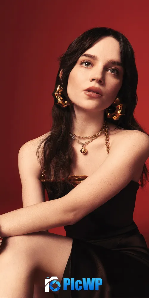 Sophie Thatcher Vogue 3K Mobile Wallpaper