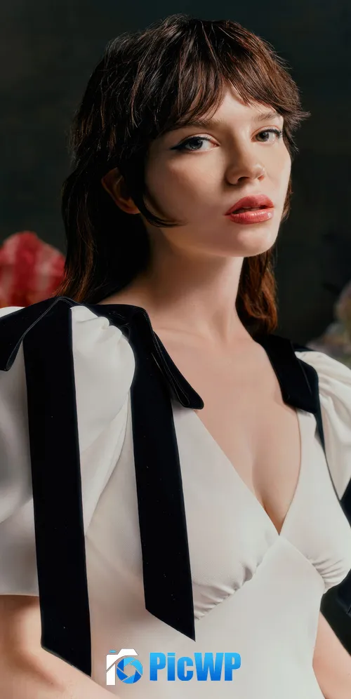 Sophie Thatcher 2023 3K Mobile Wallpaper