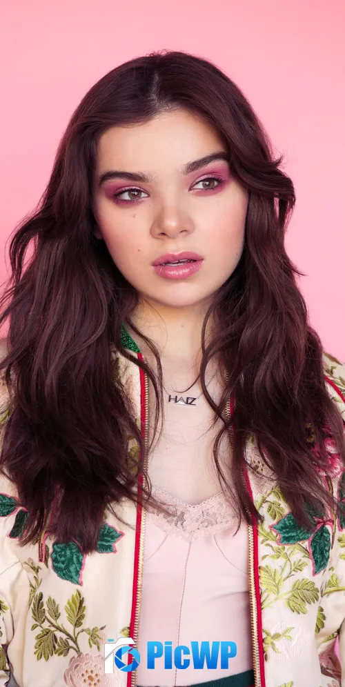 Hailee Steinfeld Pastel pink 3K Mobile Wallpaper