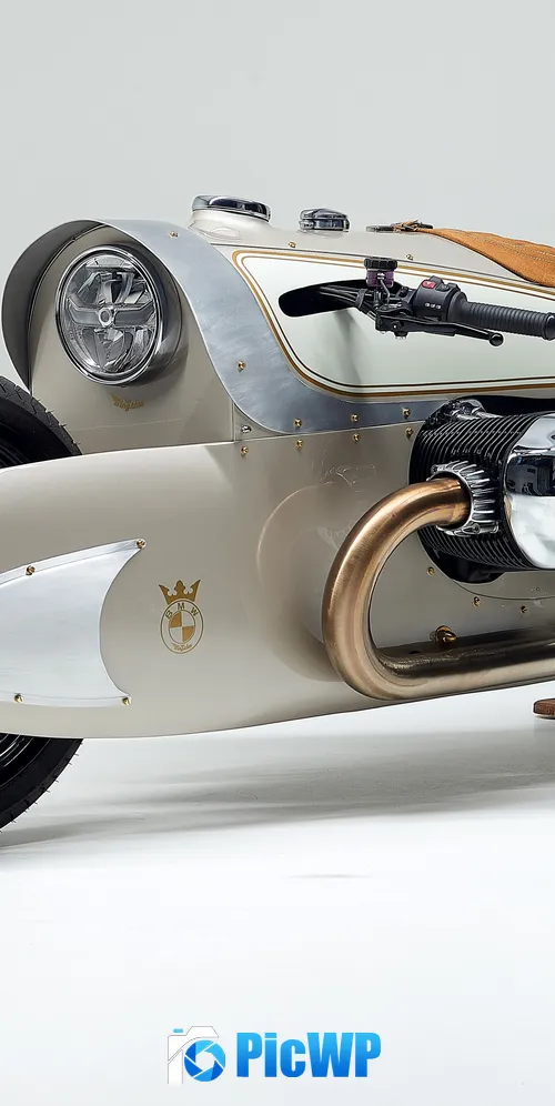 BMW R 18 The Crown Kingston Custom 3K Mobile Wallpaper