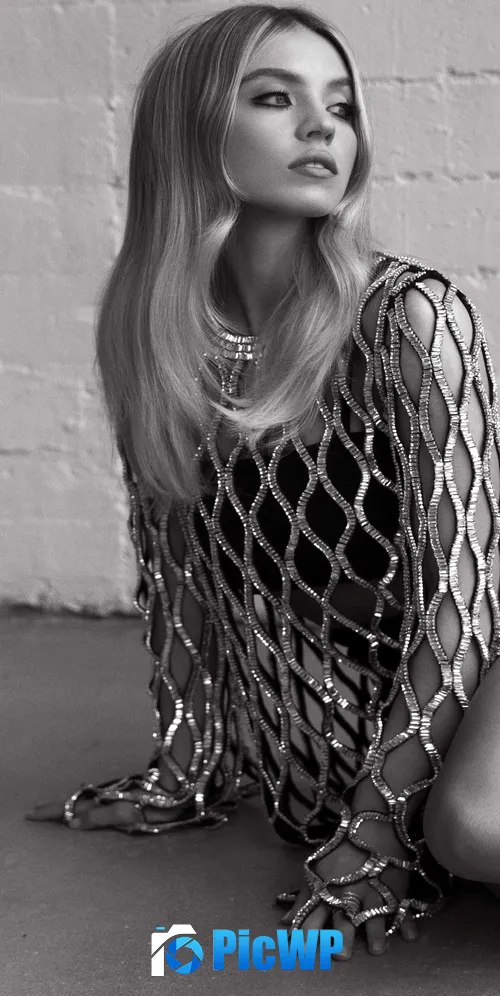 Sydney Sweeney Monochrome 3K Mobile Wallpaper