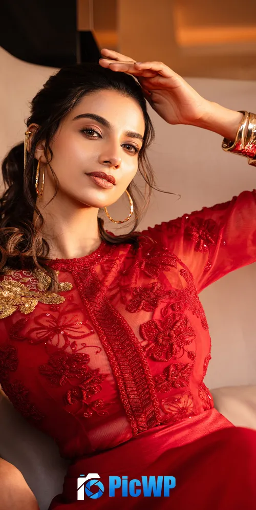 Meenaakshi Chaudhary Vertical 3K Mobile Wallpaper