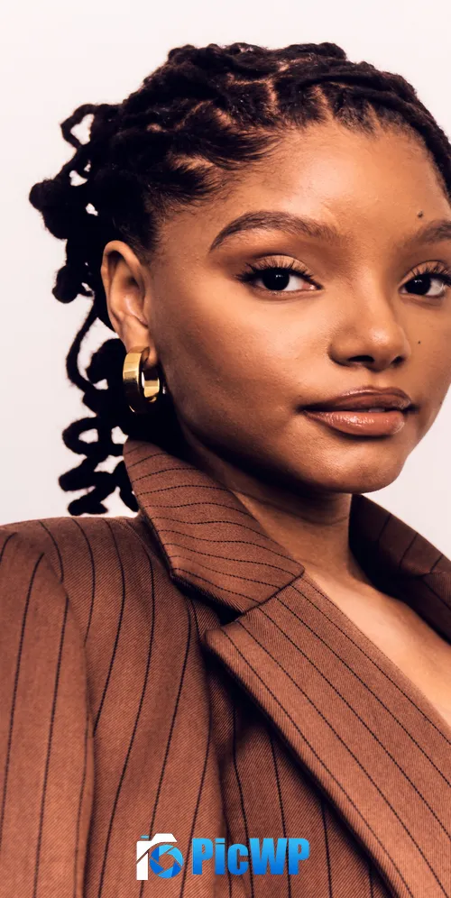 Halle Bailey American actress 3K Mobile Wallpaper