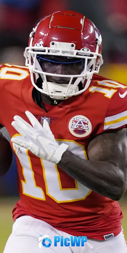 Tyreek Hill American football player 3K Mobile Wallpaper