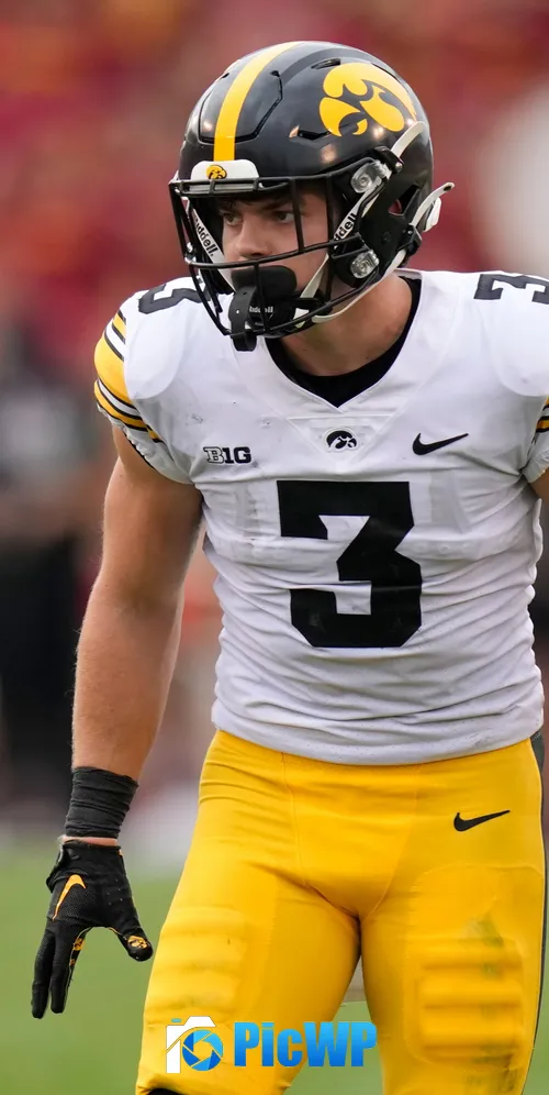 Cooper DeJean 3K Mobile Wallpaper