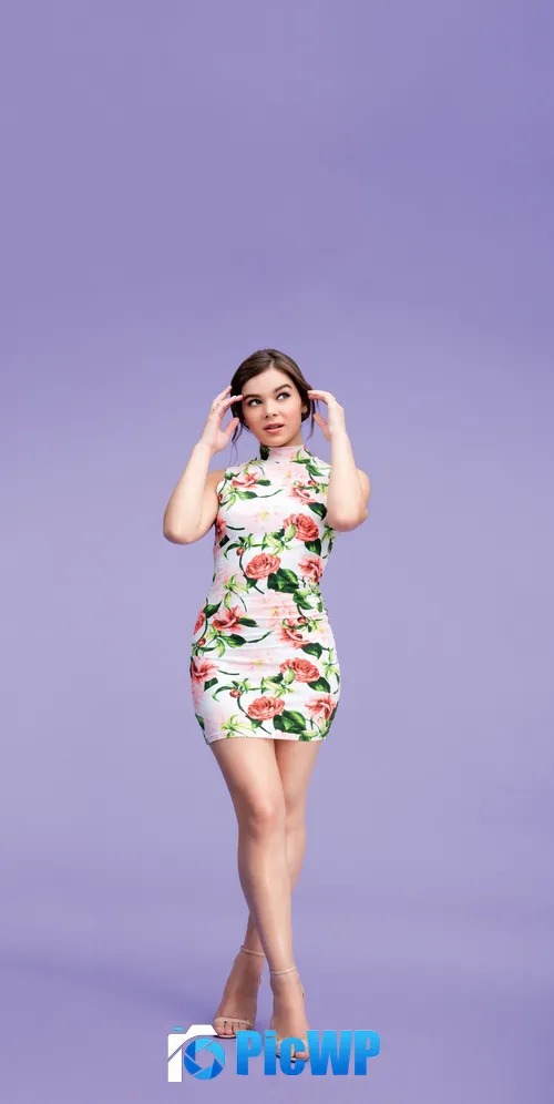 Hailee Steinfeld Lavender background 3K Mobile Wallpaper