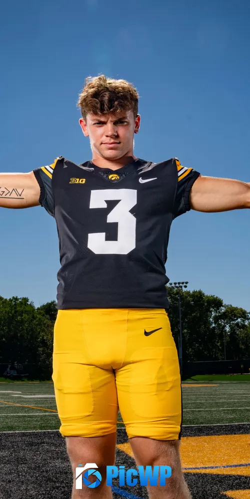 Cooper DeJean 3K Mobile Wallpaper