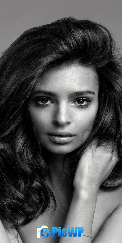 Emily Ratajkowski Black and White 3K Mobile Wallpaper
