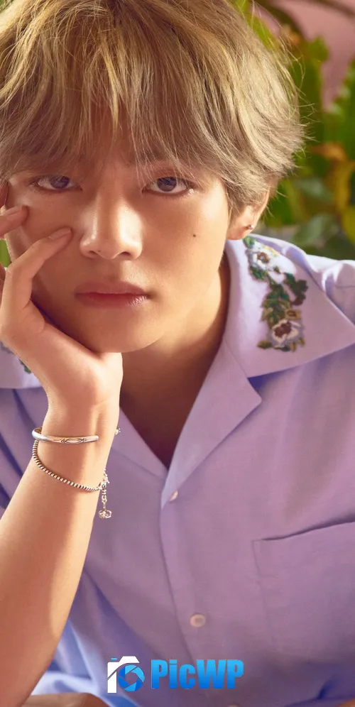 V (BTS) South Korean Singer 3K Mobile Wallpaper