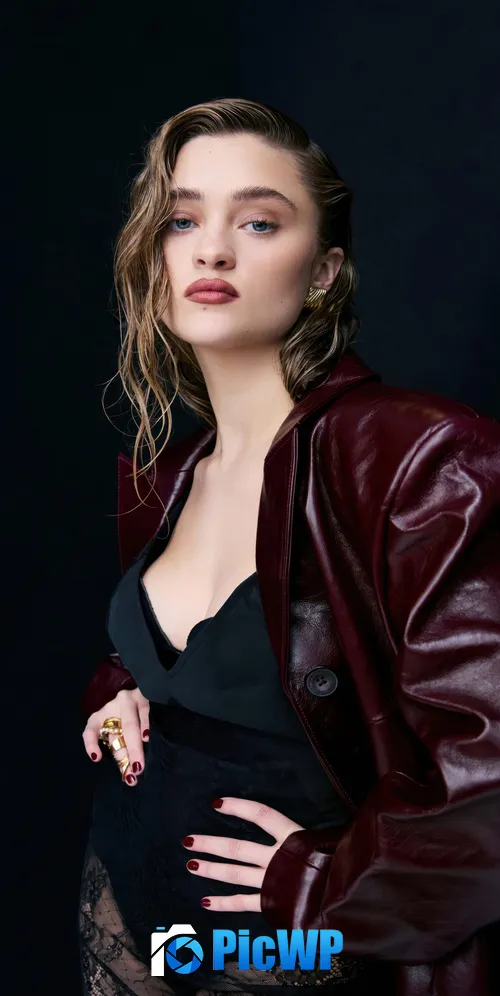 Lizzy Greene Dark background 3K Mobile Wallpaper