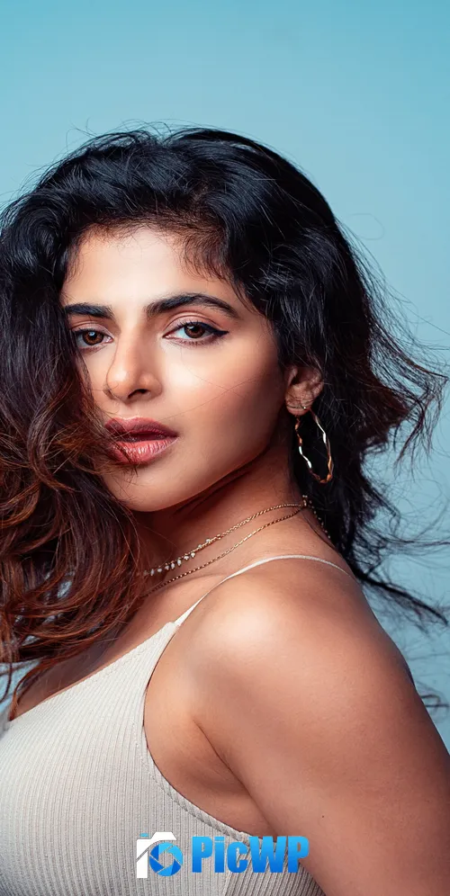 Iswarya Menon 3K Mobile Wallpaper