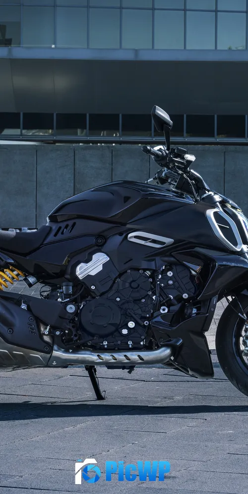 Ducati Diavel V4 Muscle cruiser 3K Mobile Wallpaper