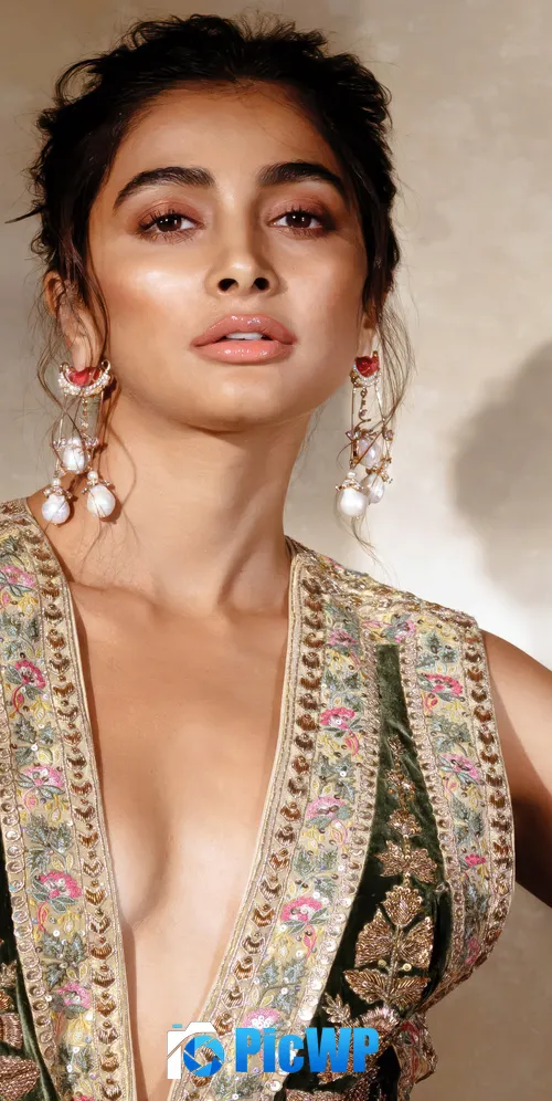 Pooja Hegde Fashion 3K Mobile Wallpaper