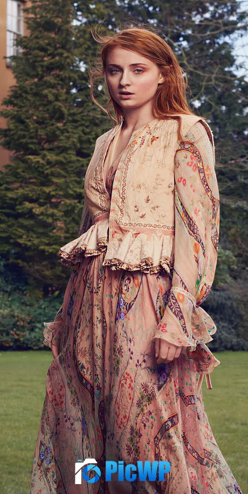 Sophie Turner Floral dress 3K Mobile Wallpaper