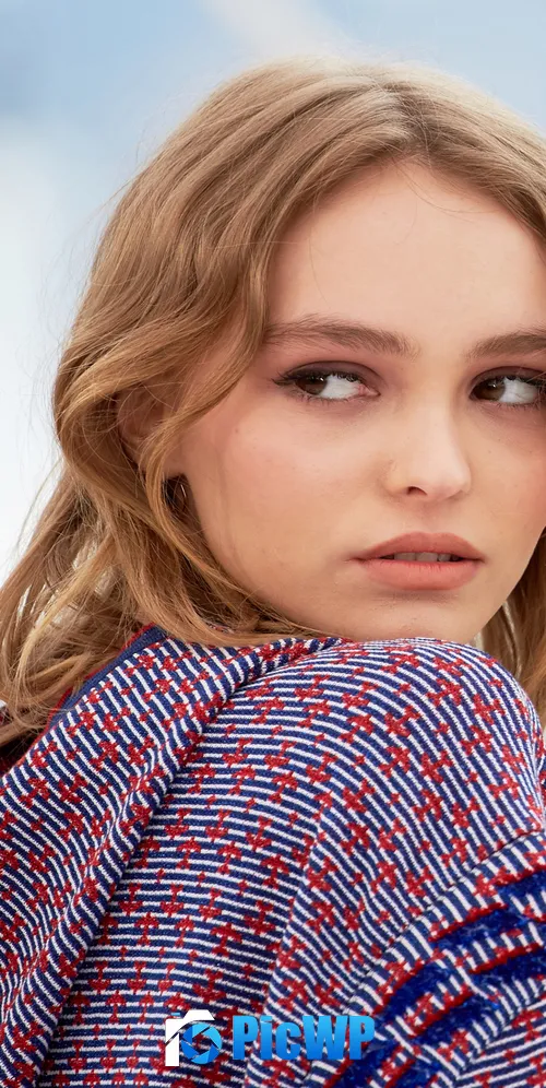 Lily Rose Depp Outdoor 3K Mobile Wallpaper