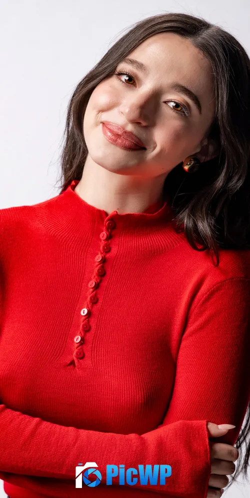 Mikey Madison 3K Mobile Wallpaper
