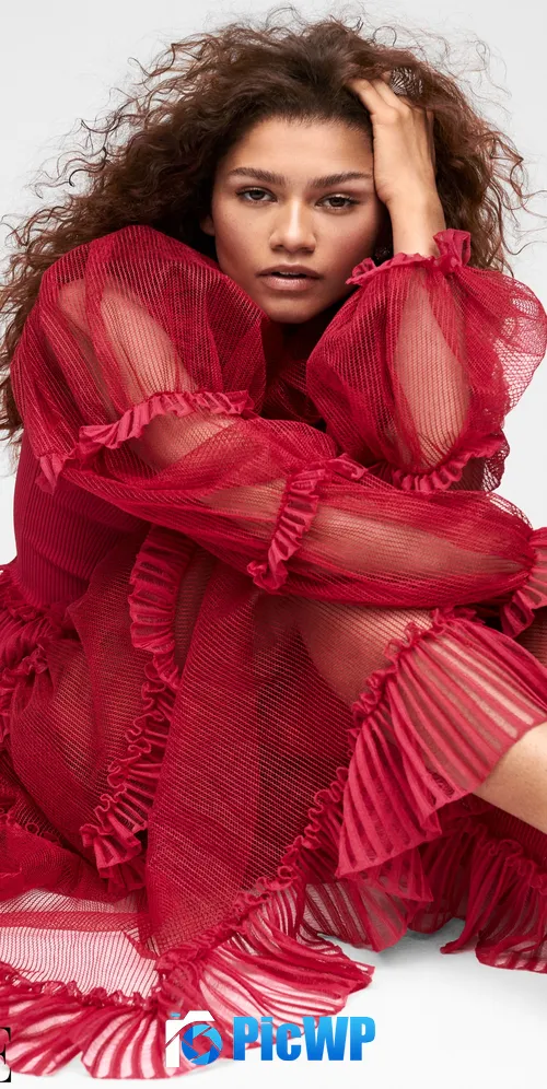 Zendaya Photoshoot 3K Mobile Wallpaper