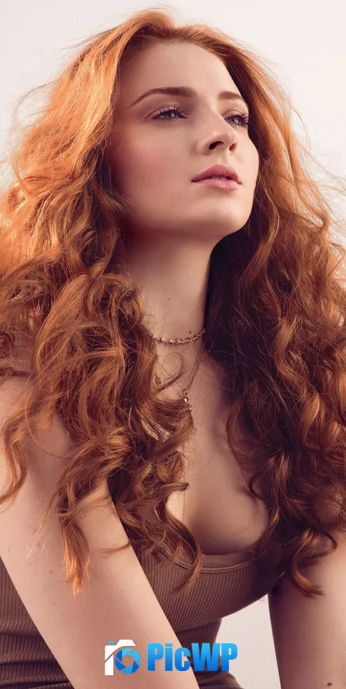 Sophie Turner Curly hair 3K Mobile Wallpaper