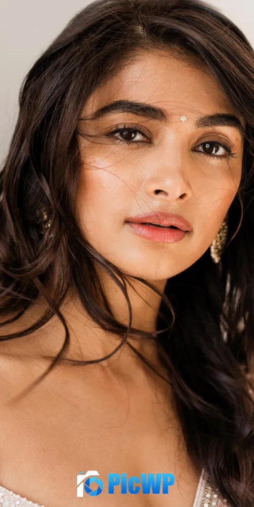 Beautiful actress Pooja Hegde 3K Mobile Wallpaper