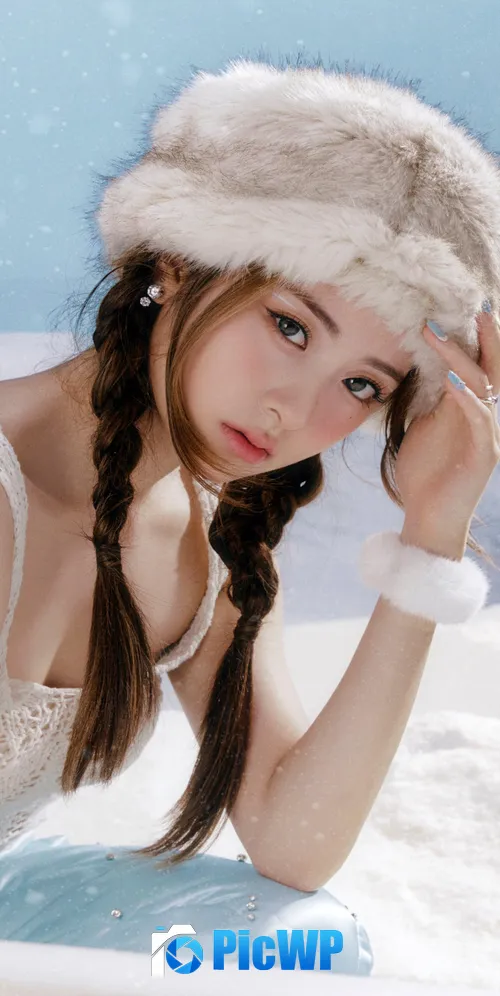 Huh Yunjin 3K Mobile Wallpaper