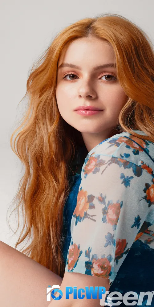 Ariel Winter American actress 3K Mobile Wallpaper