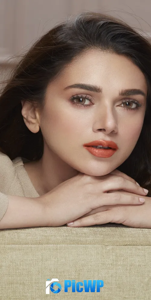 Aditi Rao Hydari Beautiful actress 3K Mobile Wallpaper