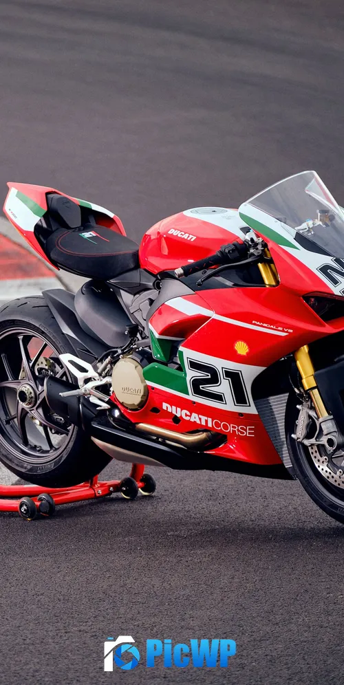 Ducati Panigale V2 Bayliss Race track 3K Mobile Wallpaper