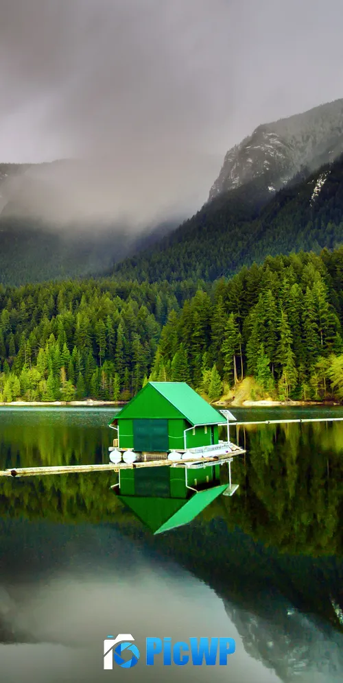 Floating Cabin Capilano Lake 3K Mobile Wallpaper