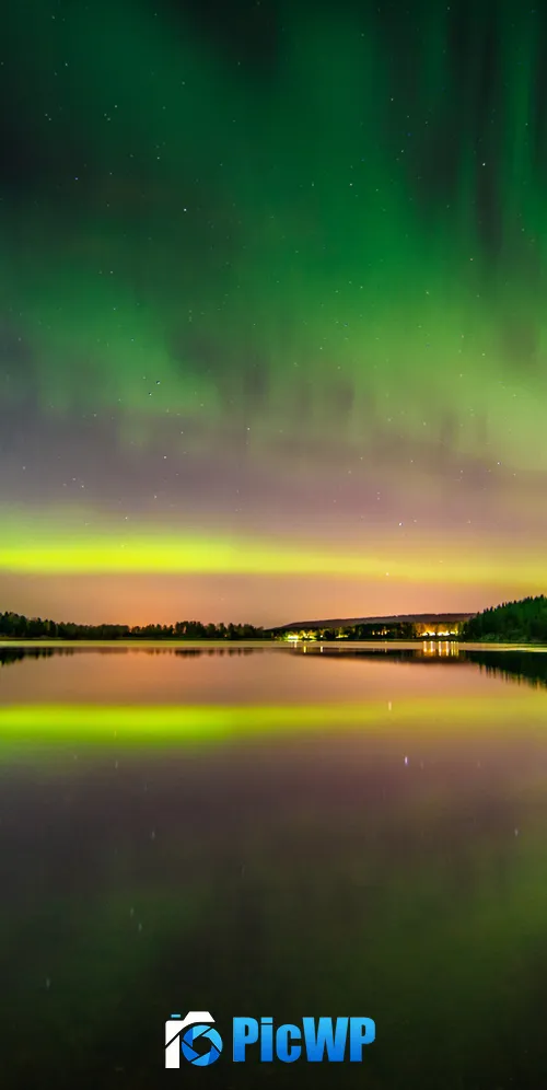Aurora Borealis Northern Lights 3K Mobile Wallpaper