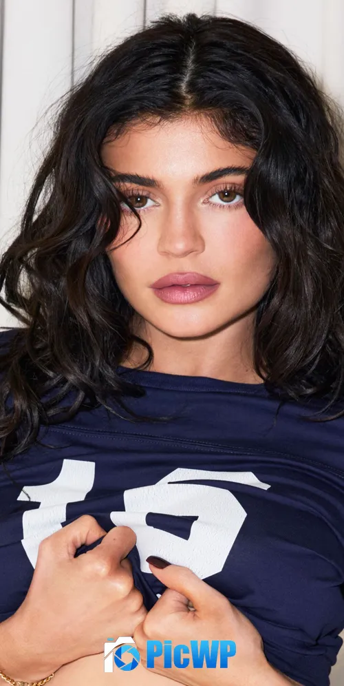Kylie Jenner ELLE US 3K Mobile Wallpaper