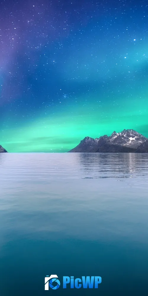 Northern Lights Sea 3K Mobile Wallpaper