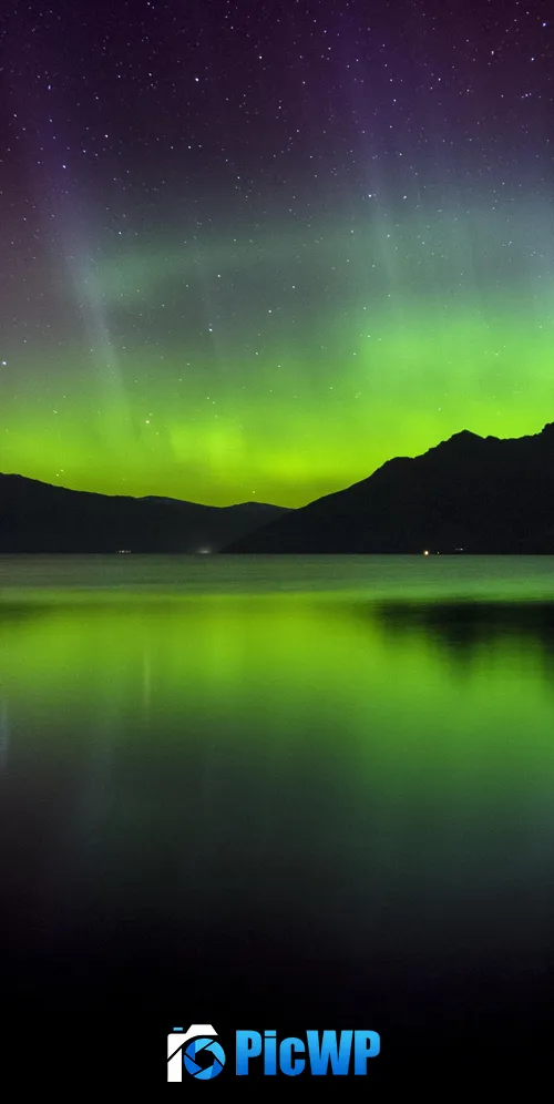 Southern lights Aurora Borealis 3K Mobile Wallpaper