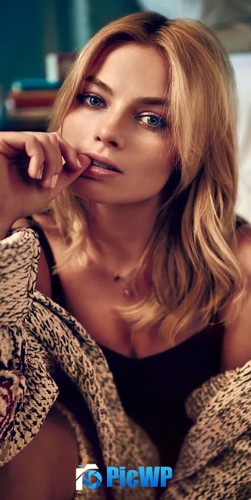 Margot Robbie 3K Mobile Wallpaper