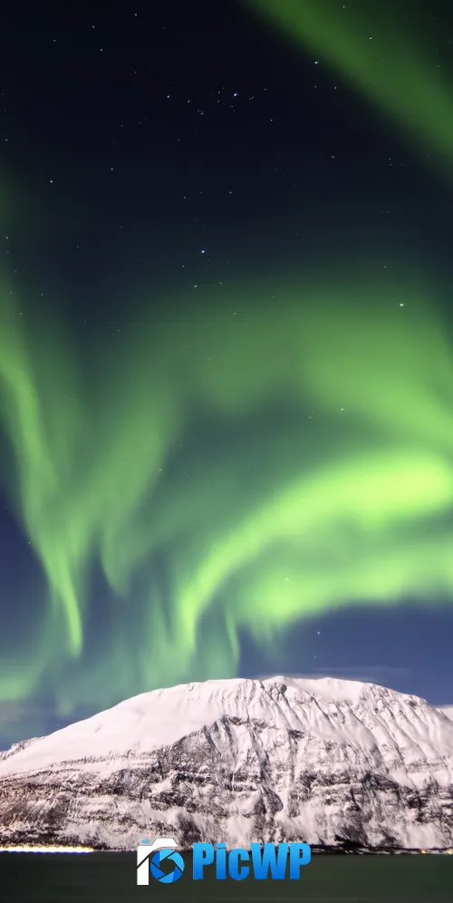 Aurora Borealis Astronomy 3K Mobile Wallpaper