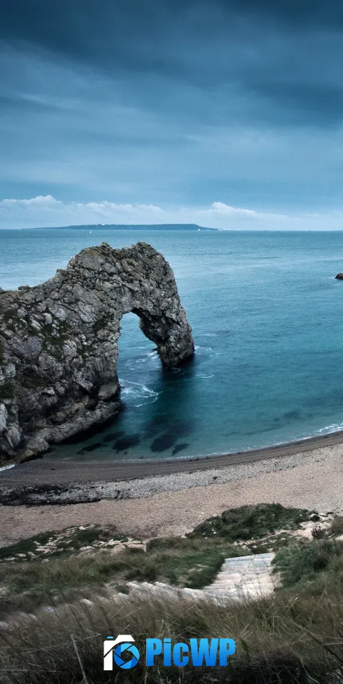 Durdle Door Rock formation 3K Mobile Wallpaper