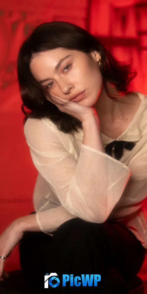 Gracie Abrams 2024 3K Mobile Wallpaper