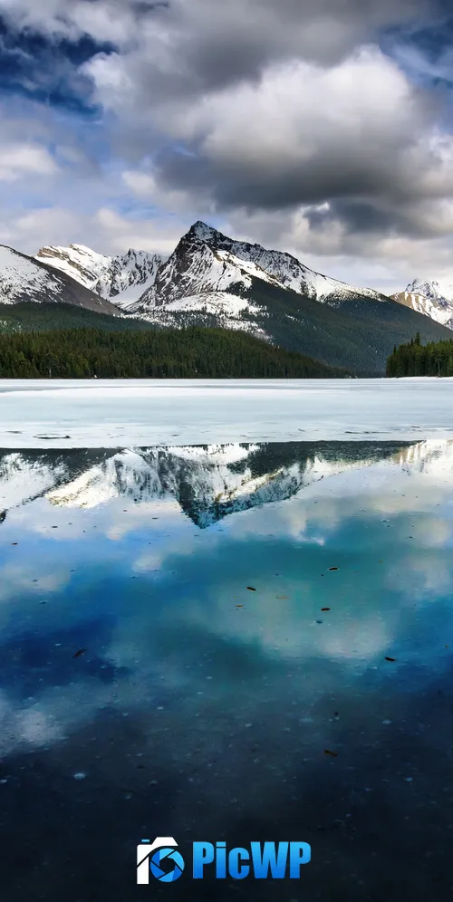 Maligne Lake Canada 3K Mobile Wallpaper