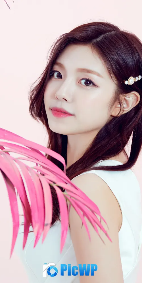 Gowoon Berry Good 3K Mobile Wallpaper