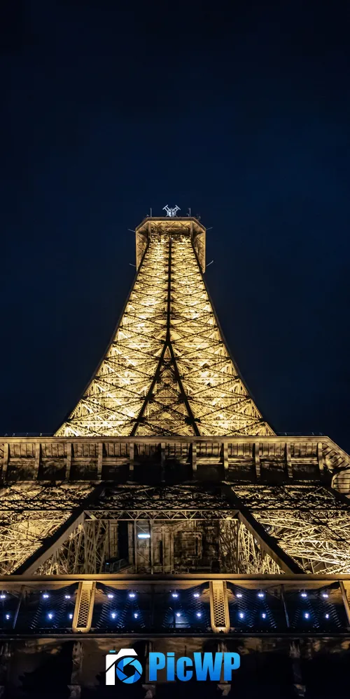 Eiffel Tower Nightscape 3K Mobile Wallpaper