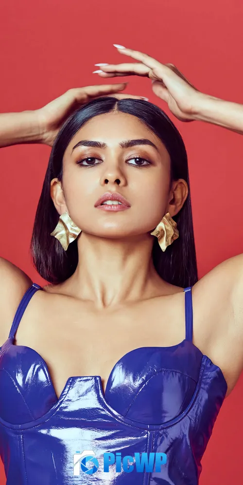 Mrunal Thakur Orange background 3K Mobile Wallpaper